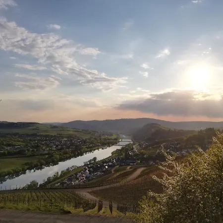 Διαμέρισμα Zum Niederberg Mit Balkon Und Moselblick *