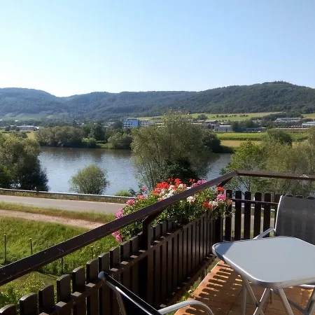 Zum Niederberg Mit Balkon Und Moselblick Appartement Lieser